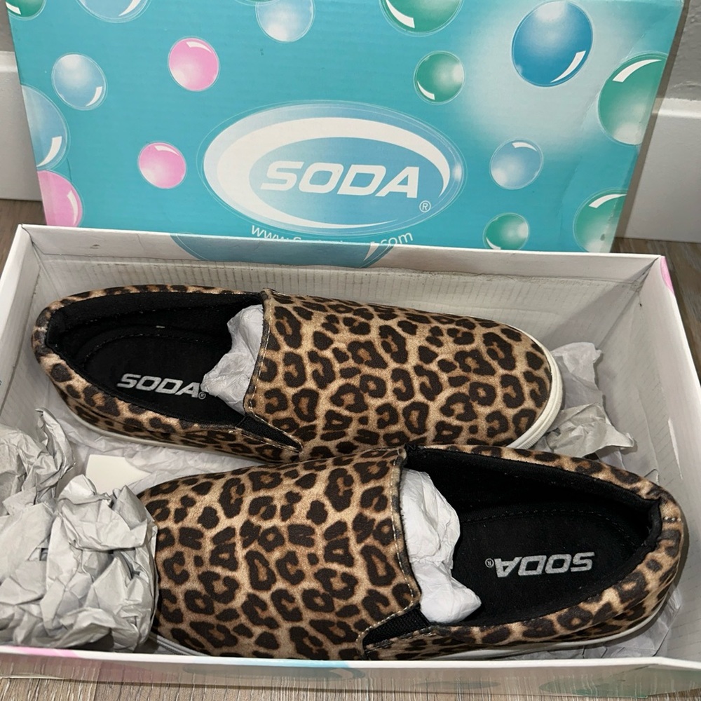 Soda Animal Print Slip no Comfy Shoes W/ Box Size 6.5M Closed Toe Women's